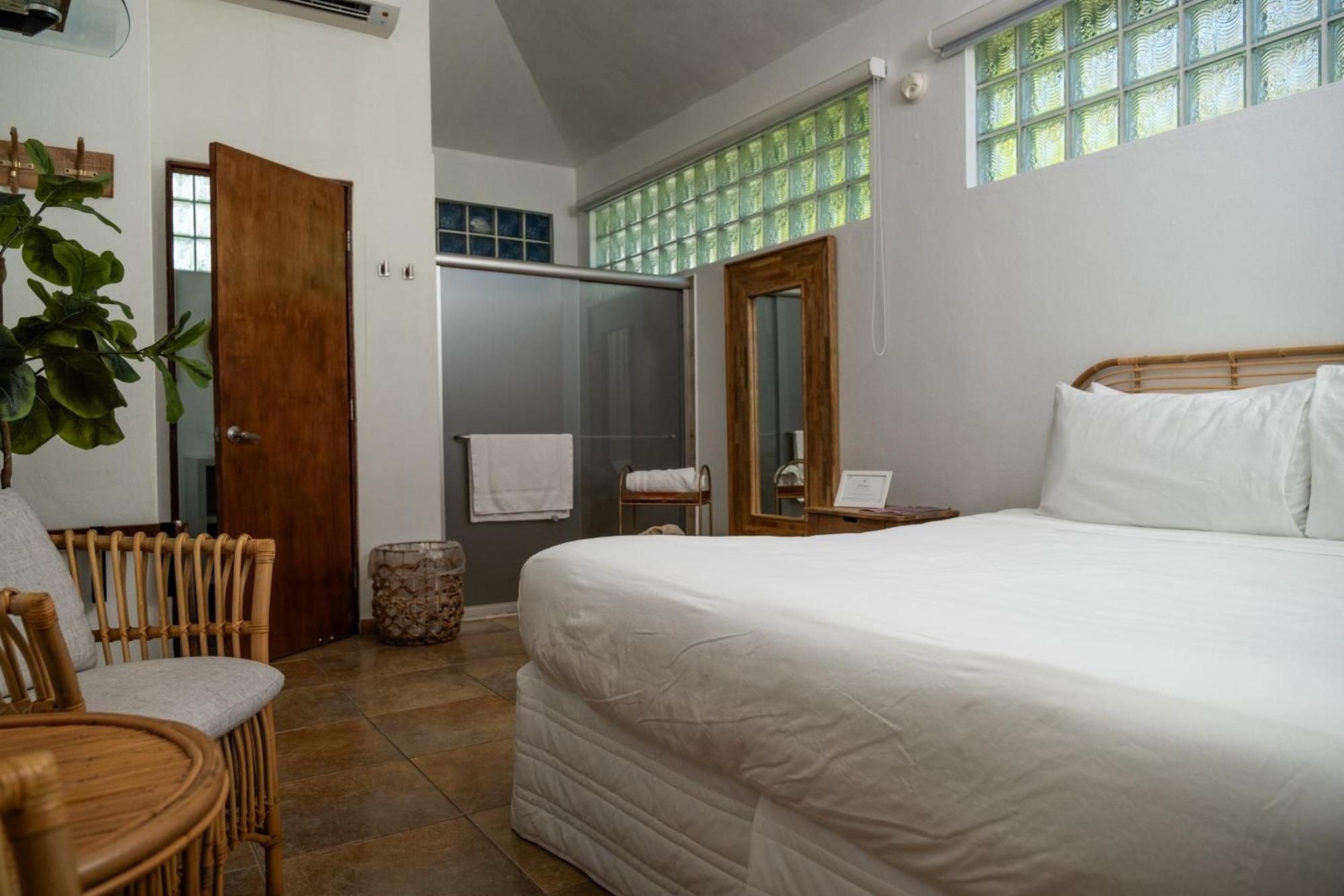 Turtle Bay Inn Lajas Extérieur photo
